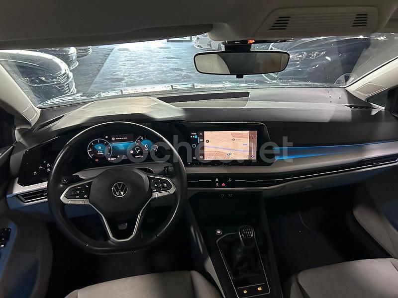 Usado VW Golf VIII Life 115 CV (84 kW) 2021 Gris / plata Berlina