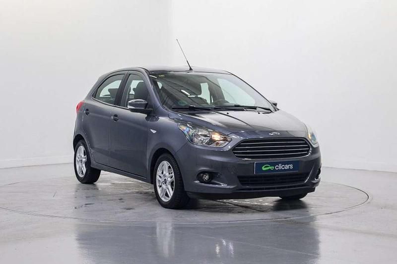 Usado Ford Ka Plus 86 CV (63 kW) 2018 Gris Utilitario