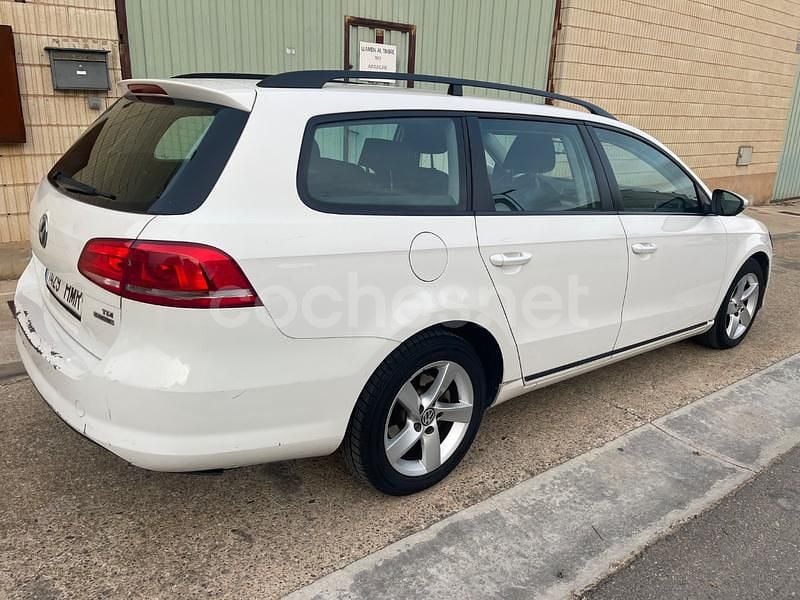 Usado VW Passat 105 CV (77 kW) 2011 Blanco Familiar