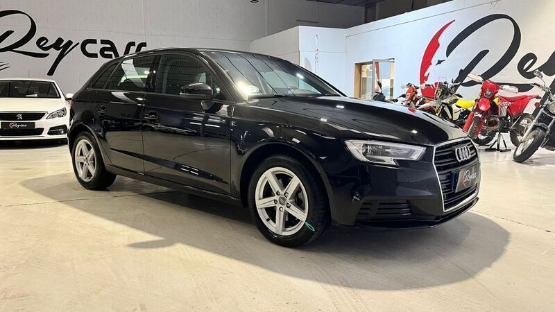 Negro Usado 2020 Audi A3 Comfort | 21.990 € - Imagen 1/4