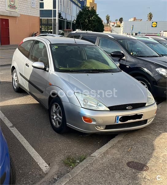 Gris / plata Usado 2000 Ford Focus Trend Berlina | 1690 € (Precio justo) - Imagen 1/4