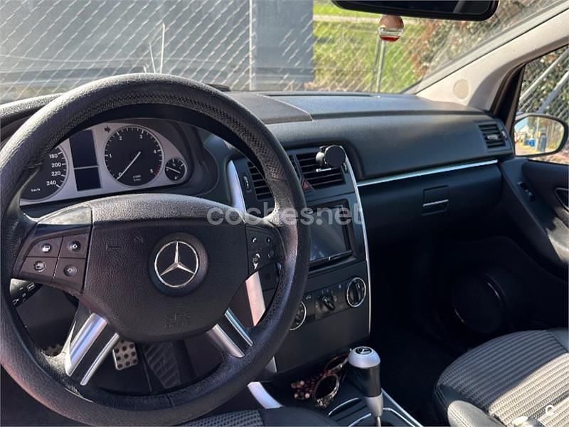 Usado Mercedes B180 109 CV (80 kW) 2007 Negro Monovolumen