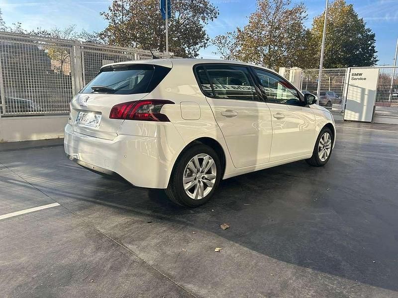 Usado Peugeot 308 Active 131 CV (96 kW) 2021 Blanco Berlina