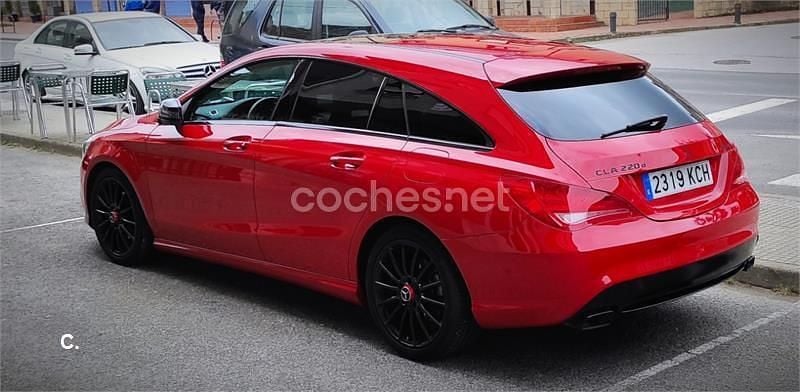 Käytetty Mercedes CLA220 Shooting Brake 177 HP (130 kW) 2016 Punainen Farmari