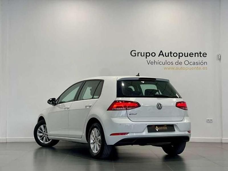 Usado VW Golf VII 116 CV (85 kW) 2019 Blanco Berlina
