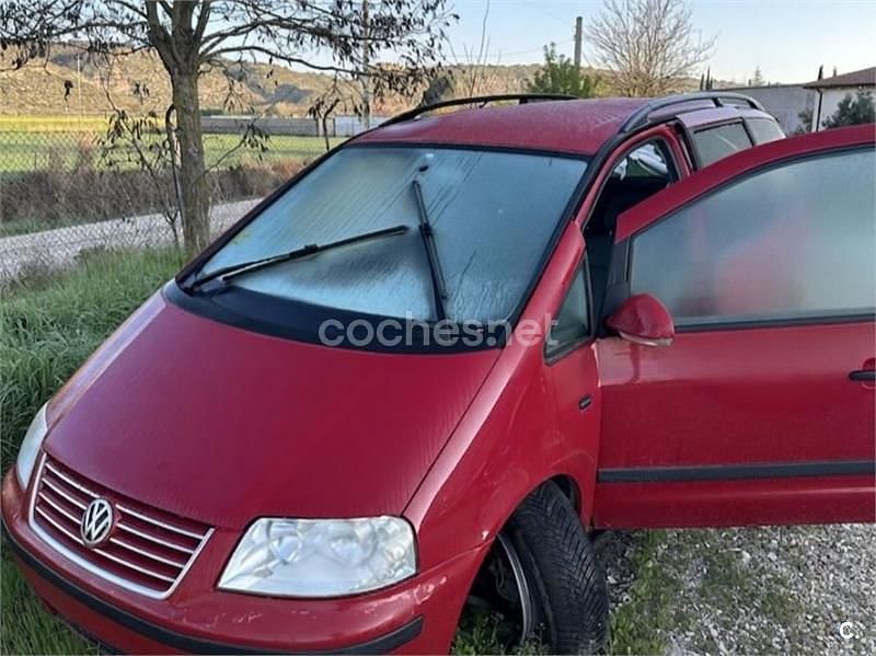 Usado VW Sharan Comfortline 115 CV (84 kW) 2006 Rojo Monovolumen