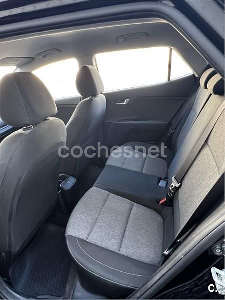 Usado Kia Stonic 84 CV (61 kW) 2022 Negro SUV