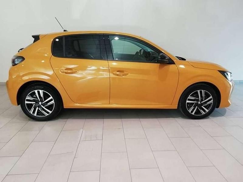 Usado Peugeot 208 Allure 101 CV (74 kW) 2023 Dorado Utilitario
