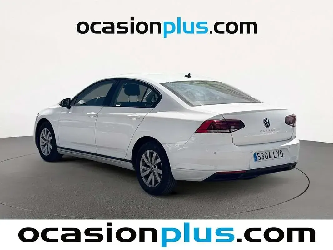 Usado VW Passat Business 122 CV (89 kW) 2022 Blanco Familiar