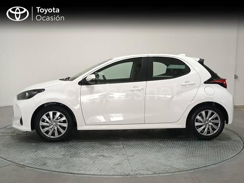 Usado Toyota Yaris Hybrid Active 116 CV (85 kW) 2022 Blanco Berlina