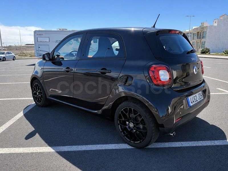 Usado Smart ForFour Passion 90 CV (66 kW) 2017 Negro Utilitario
