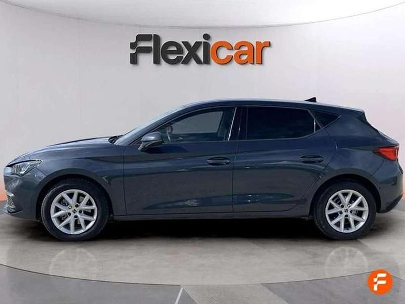 Usado Seat Leon Style 110 CV (80 kW) 2022 Azul Utilitario