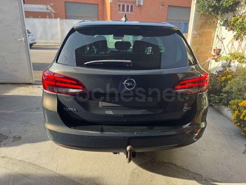 Usado Opel Astra Excellence 136 CV (100 kW) 2016 Gris / plata Familiar