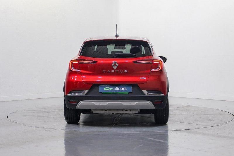 Usado Renault Captur Zen 160 CV (117 kW) 2022 Rojo SUV