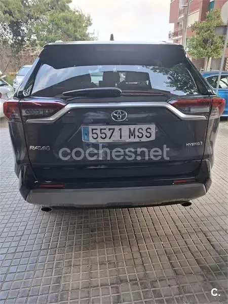 Usado Toyota RAV4 Hybrid Style 218 CV (160 kW) 2024 Gris / plata SUV