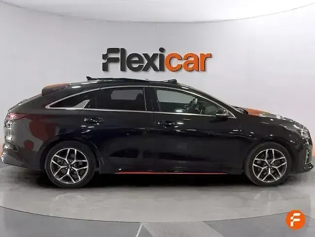 Usado Kia ProCeed GT-Line 140 CV (102 kW) 2019 Negro Familiar