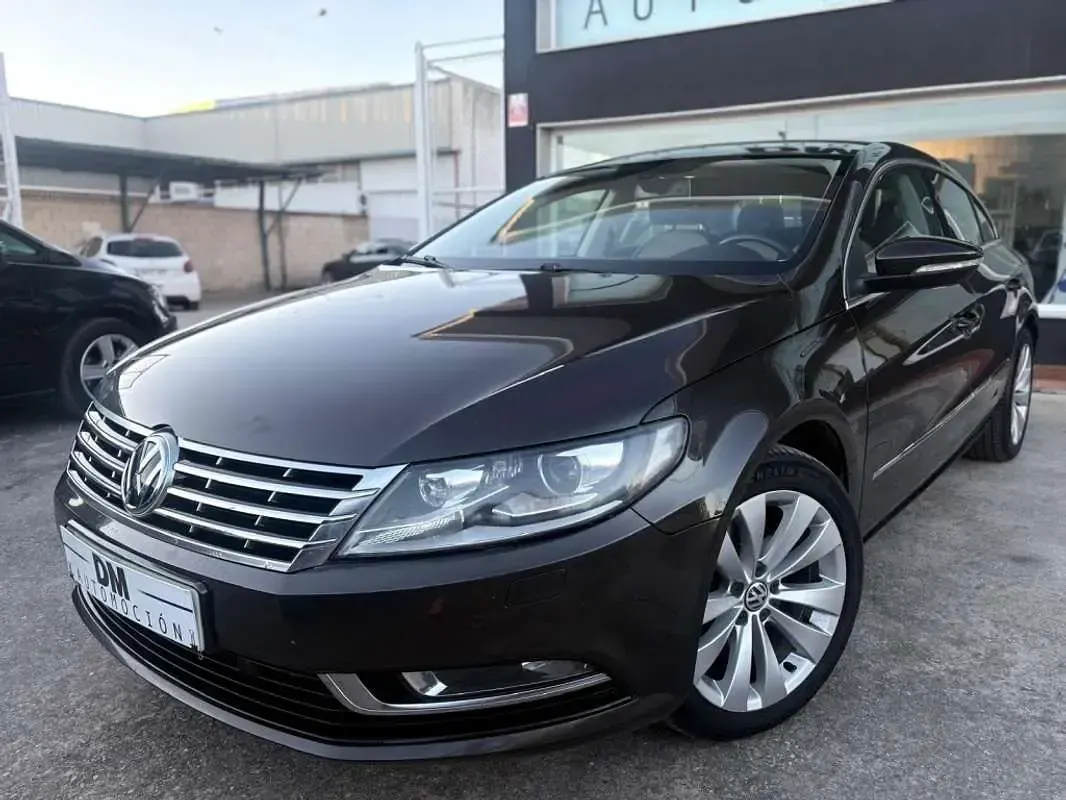 Usado VW Passat Highline 160 CV (117 kW) 2014 Negro Berlina