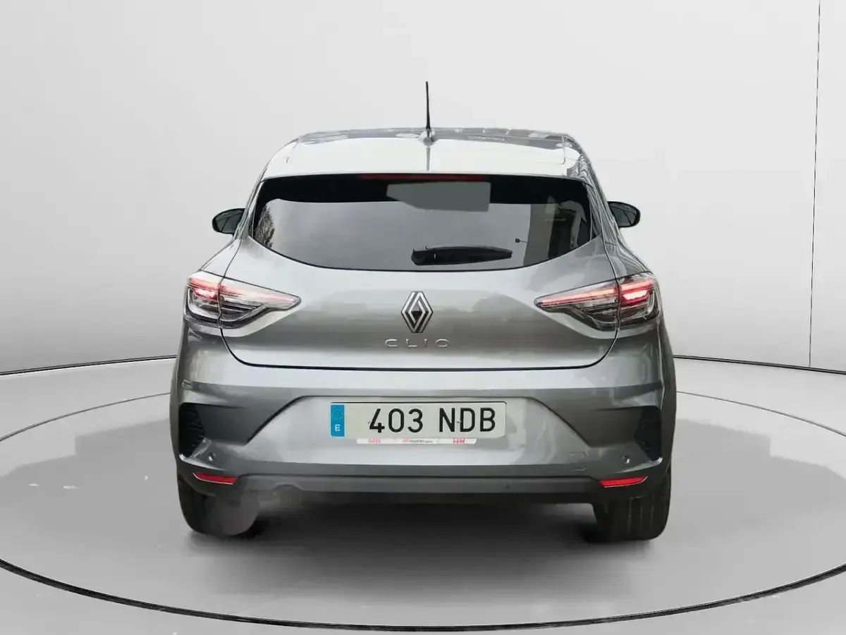 Usado Renault Clio Evolution 101 CV (74 kW) 2025 Gris Utilitario
