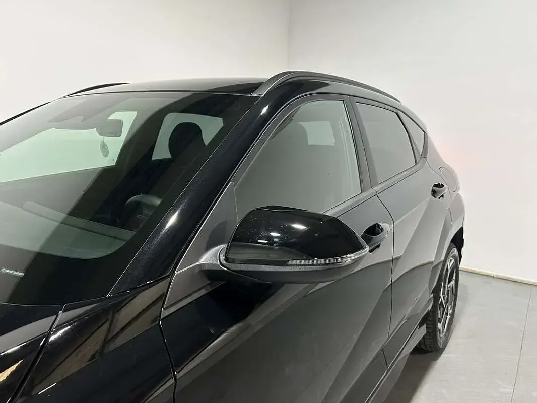 Usado Hyundai Kona N Line 129 CV (94 kW) 2024 Negro SUV