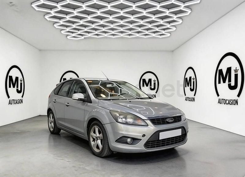 Usado Ford Focus Trend 90 CV (66 kW) 2010 Gris / plata Berlina