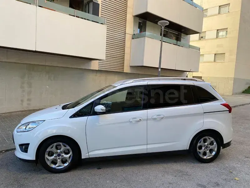 Usado Ford Grand C-Max 125 CV (91 kW) 2013 Blanco Monovolumen