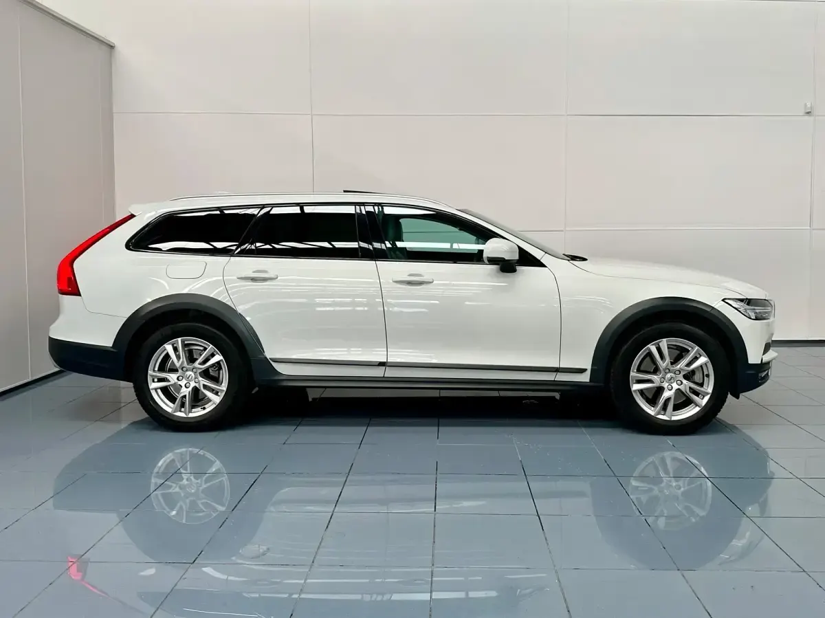 Usado Volvo V90 CC 235 CV (172 kW) 2019 Blanco Familiar