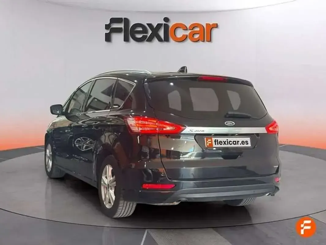 Usado Ford S-MAX Titanium 150 CV (110 kW) 2022 Negro Monovolumen