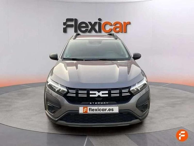 Usado Dacia Sandero Essentiel 91 CV (66 kW) 2024 Gris Utilitario