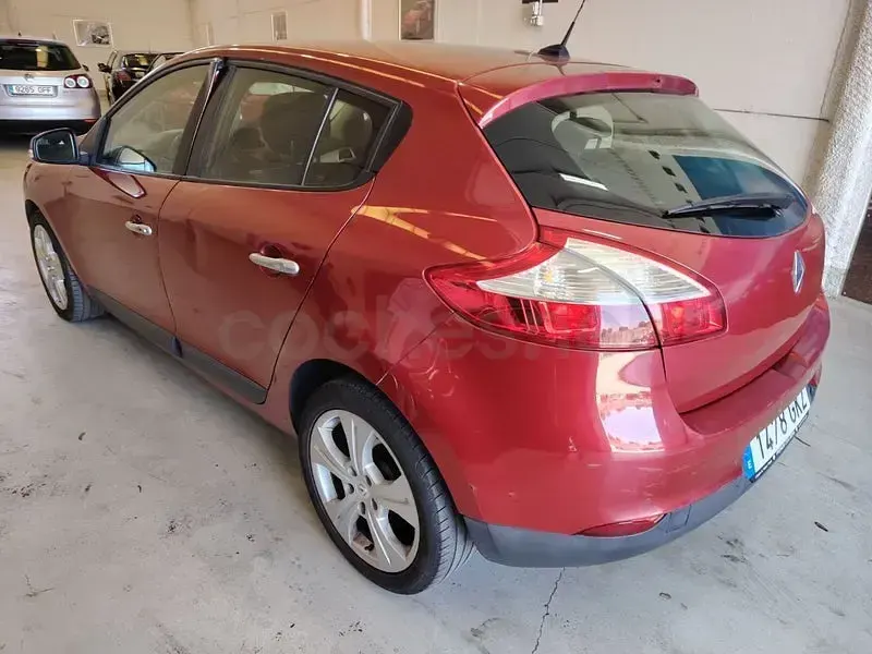 Usado Renault Mégane III Dynamique 180 CV (132 kW) 2009 Rojo Berlina