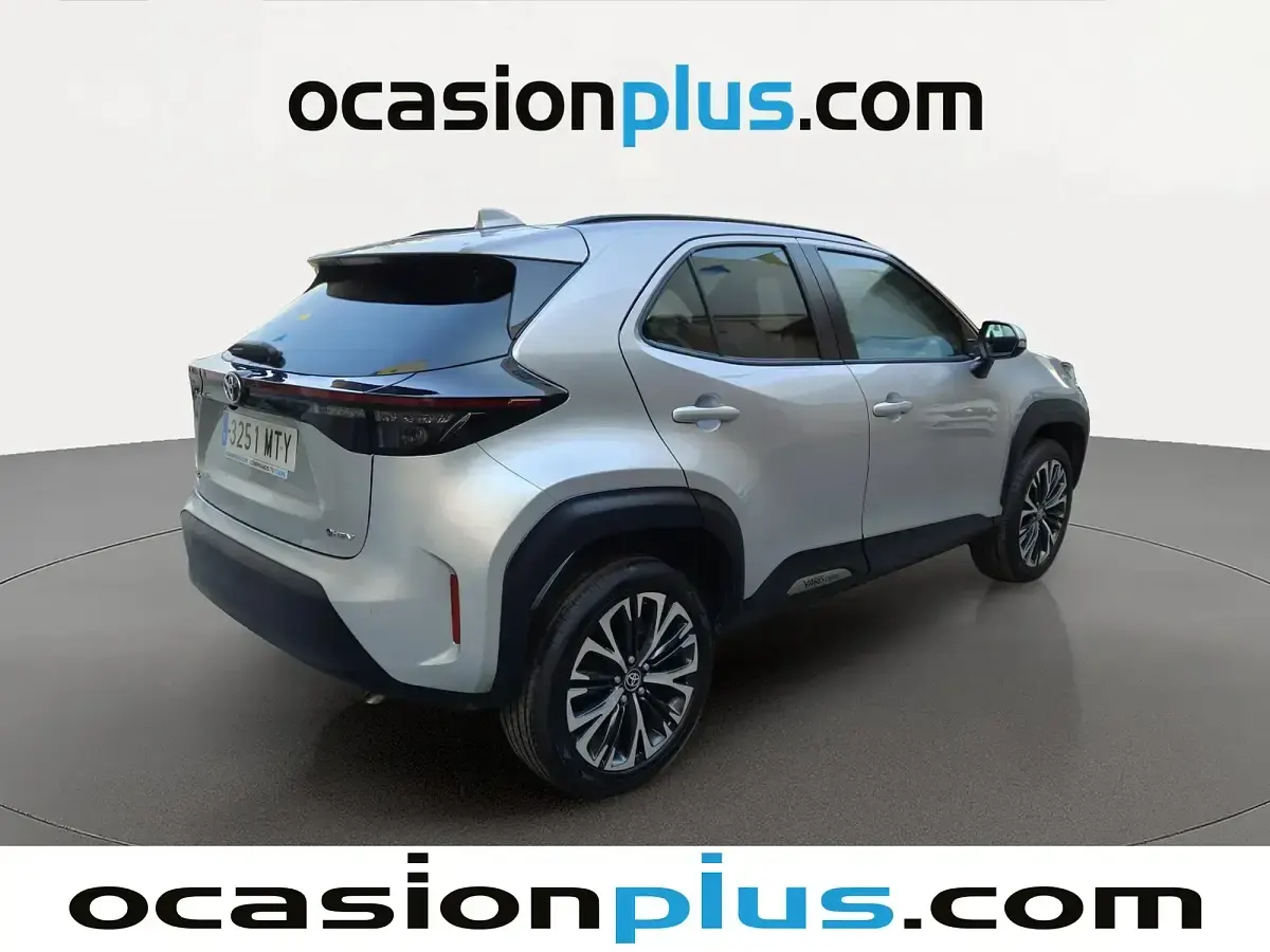 Usado Toyota Yaris Cross Style 116 CV (85 kW) 2024 Gris SUV