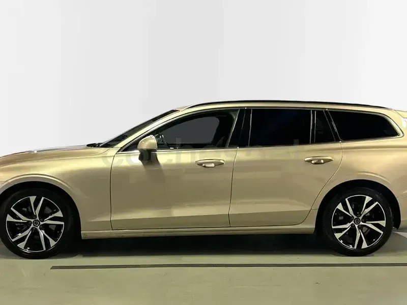 Usado Volvo V60 Core 197 CV (144 kW) 2025 Beige Familiar