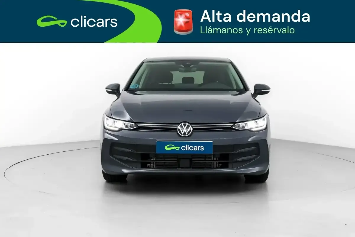 Usado VW Golf VIII 116 CV (85 kW) 2025 Gris / plata Berlina