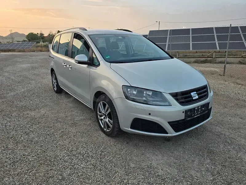 Usado Seat Alhambra Reference 140 CV (102 kW) 2011 Gris / plata Monovolumen