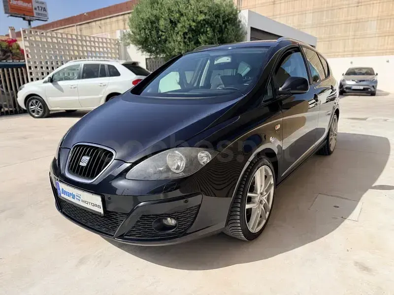 Usado Seat Altea XL Style 160 CV (117 kW) 2012 Negro Monovolumen