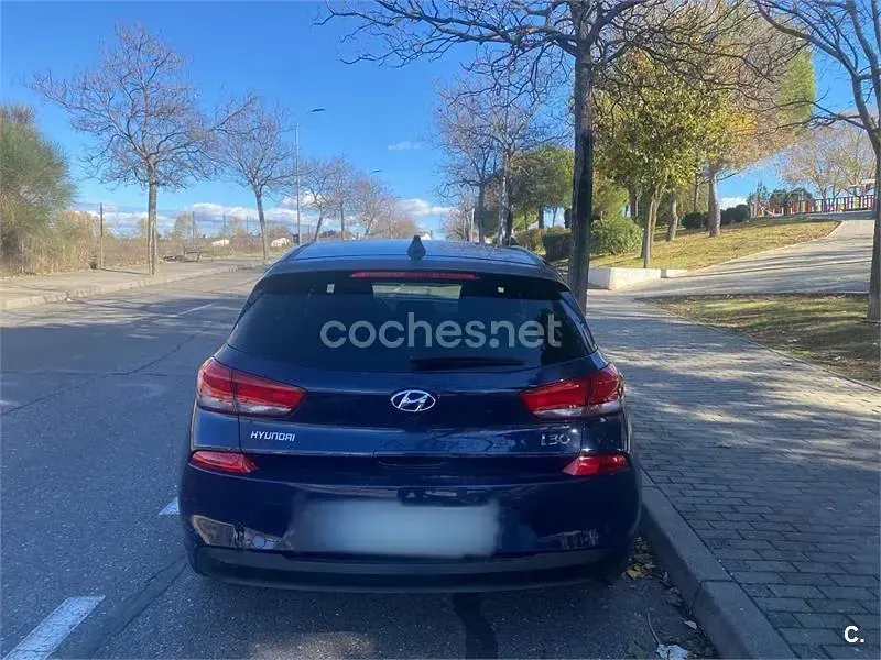Usado Hyundai i30 120 CV (88 kW) 2019 Azul Berlina