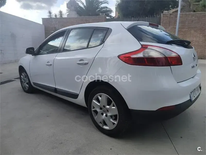 Usado Renault Mégane III Expression 115 CV (84 kW) 2013 Blanco Berlina