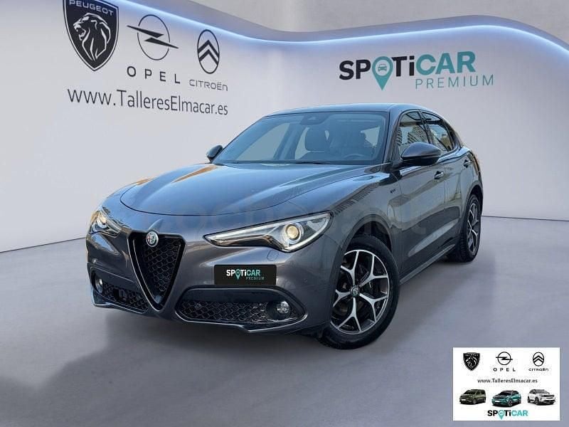 Usado Alfa Romeo Stelvio Sprint 190 CV (139 kW) 2022 Gris / plata SUV