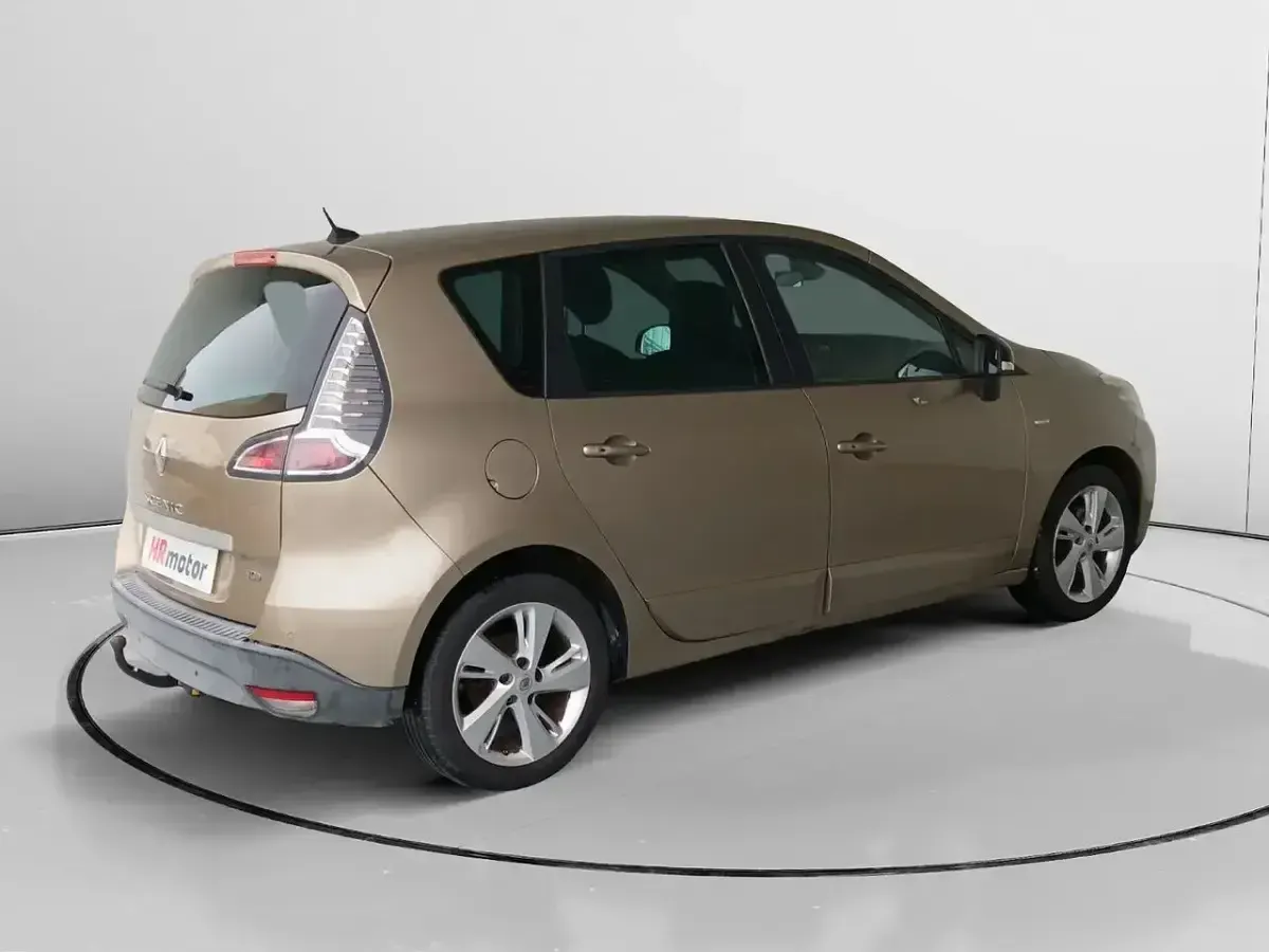 Usado Renault Scénic III LIMITED 115 CV (84 kW) 2015 Marrón Monovolumen