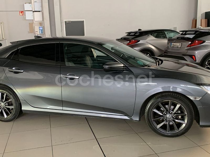 Usado Honda Civic Elegance 126 CV (92 kW) 2021 Gris / plata Berlina