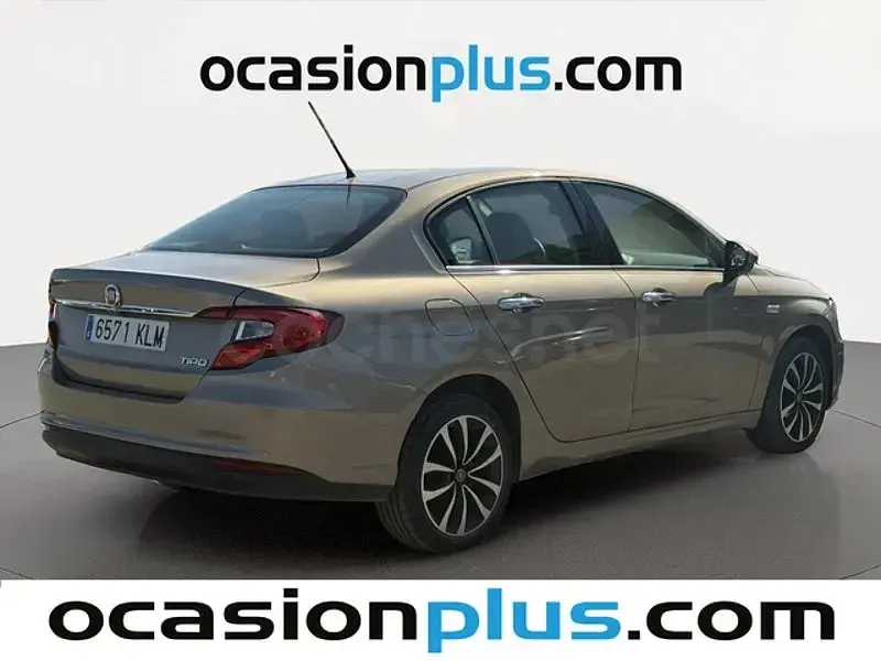 Usado Fiat Tipo Lounge 95 CV (69 kW) 2018 Beige Berlina