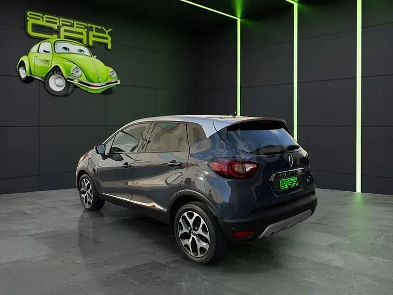 Usado Renault Captur Zen 130 CV (95 kW) 2019 Azul SUV