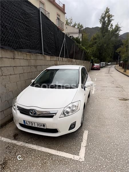 Usado Toyota Auris Hybrid Active 135 CV (99 kW) 2012 Blanco Berlina