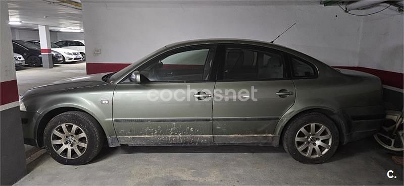 Usado VW Passat Edition 101 CV (74 kW) 2002 Verde Berlina