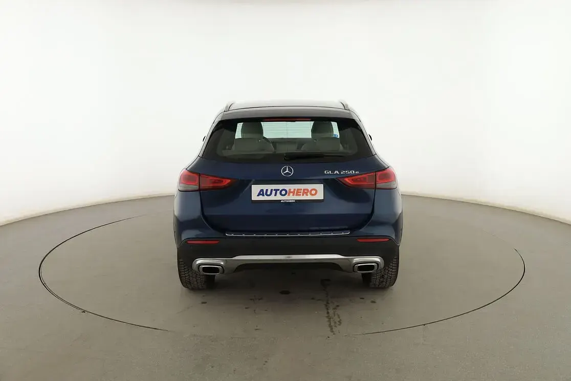 Usado Mercedes GLA250 Progressive 218 CV (160 kW) 2021 Azul SUV