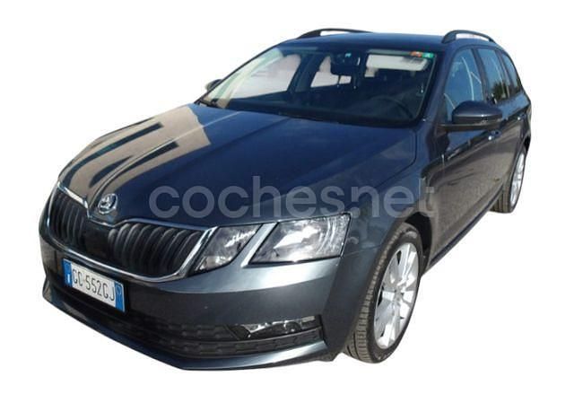 Gris / plata Usado 2020 Skoda Octavia Ambition Familiar | 14.900 € (Precio justo) - Imagen 1/2