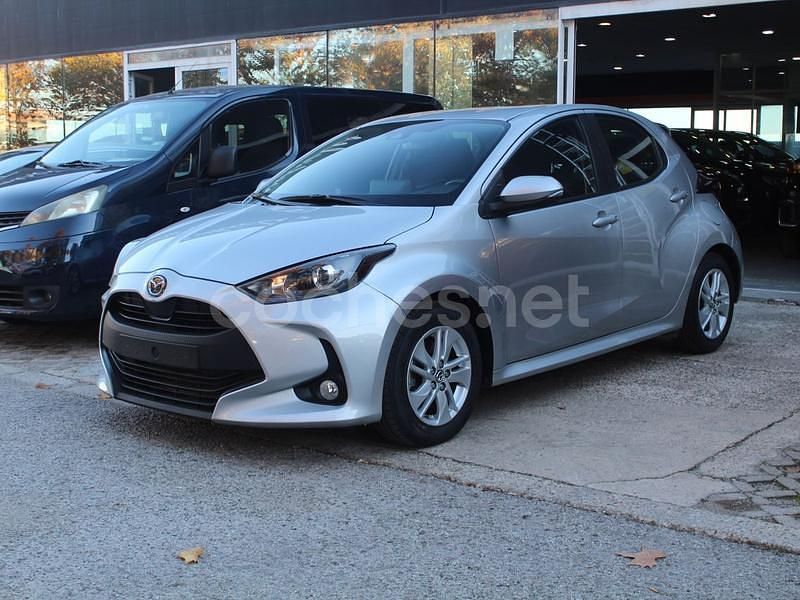 Gris / plata Usado 2023 Mazda 2 Center-Line Berlina | 16.250 € (Precio justo) - Imagen 1/4