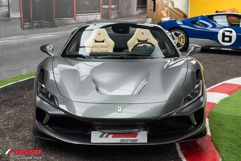Usado Ferrari F8 721 CV (530 kW) 2022 Grigio silverstone Descapotable