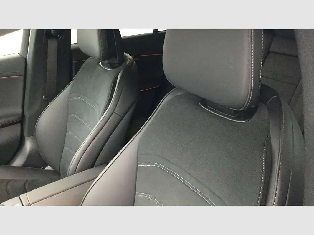 Usado Mercedes E220 197 CV (144 kW) 2025 Plateado Familiar