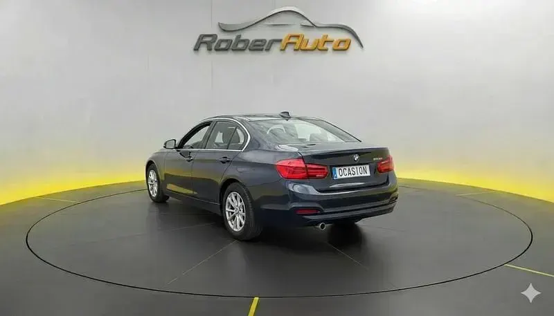 Usado BMW 318 150 CV (110 kW) 2016 Azul Berlina