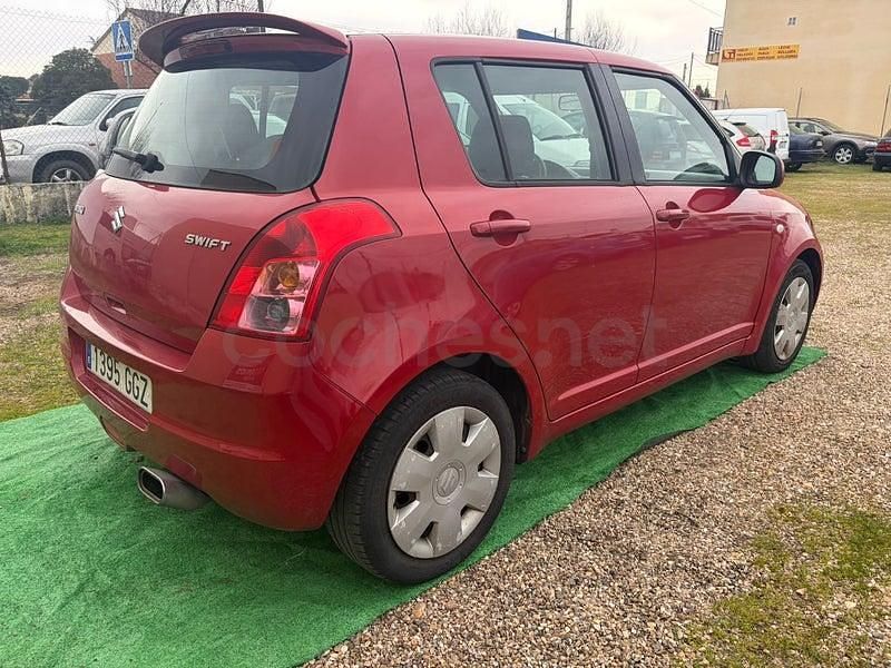 Usado Suzuki Swift GL 92 CV (67 kW) 2008 Rojo Utilitario